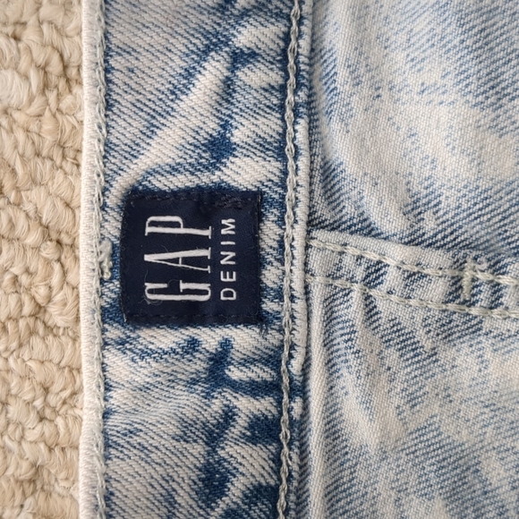 Gap acid wash cut off jeans , slim straight cut, size 26 Petite - Picture 2 of 4